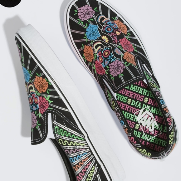 VANS Dia De Muertos Classic Slip-On Shoes Women brand  new - Picture 9 of 11